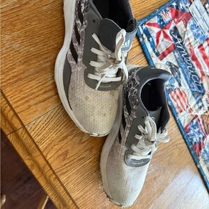 Adidas Cream and Black Running Shoes